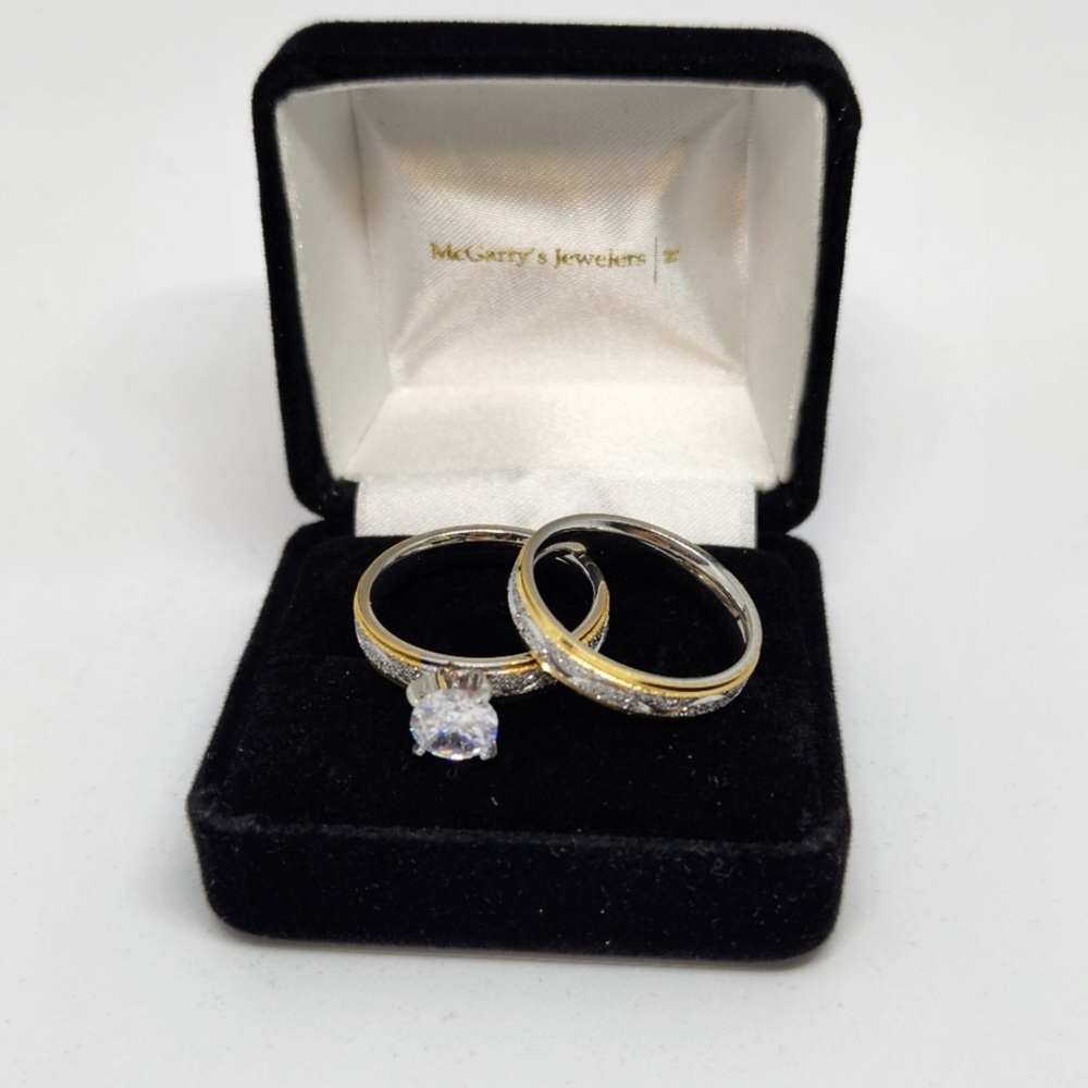 New two tone 2 piece steel wedding ring set